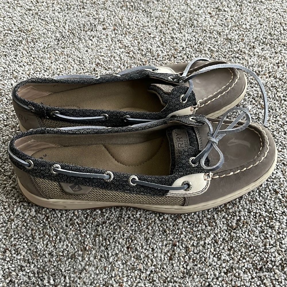Navy/Tan Sperry shoes! Only worn a handful of times!!